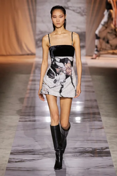 Look 17